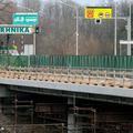 Gradbeno podjetje Gradis bo most razširilo še za en prometni pas. (Foto: Nik Rov