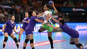 Slovenska ženska rokometna reprezentanca (Elizabeth Omoregie)