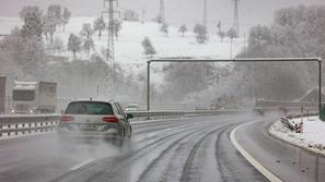 sneg, snežne razmere na cestah, sneženje