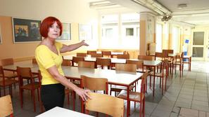 Pomočnica ravnateljice nam je pokazala improvizirano jedilnico, ki čaka, da že t