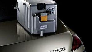 Z uporabo litij-železo-fosfata v akumulatorjih se ioni litija premikajo veliko h