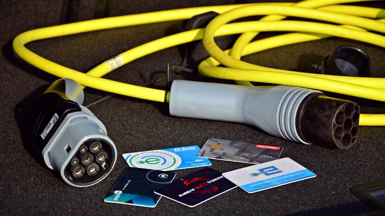 Električni avto polnilnica polnilni kabel