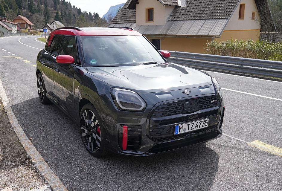 BMW X2 in mini countryman slovenska predstavitev