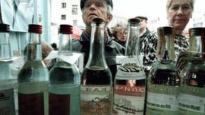 Ruski predsednik Dmitrij Medvedjev izvaja vrsto ukrepov, ki naj bi zmanjšali alk