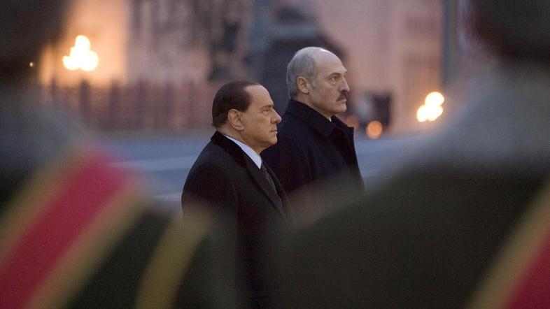 Lukašenko s Silviom Berlusconijem. (Foto: Reuters)