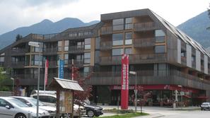 Družba Gradis skupina G je v trgovsko-stano-vanjskem objektu v Bohinjski Bistric