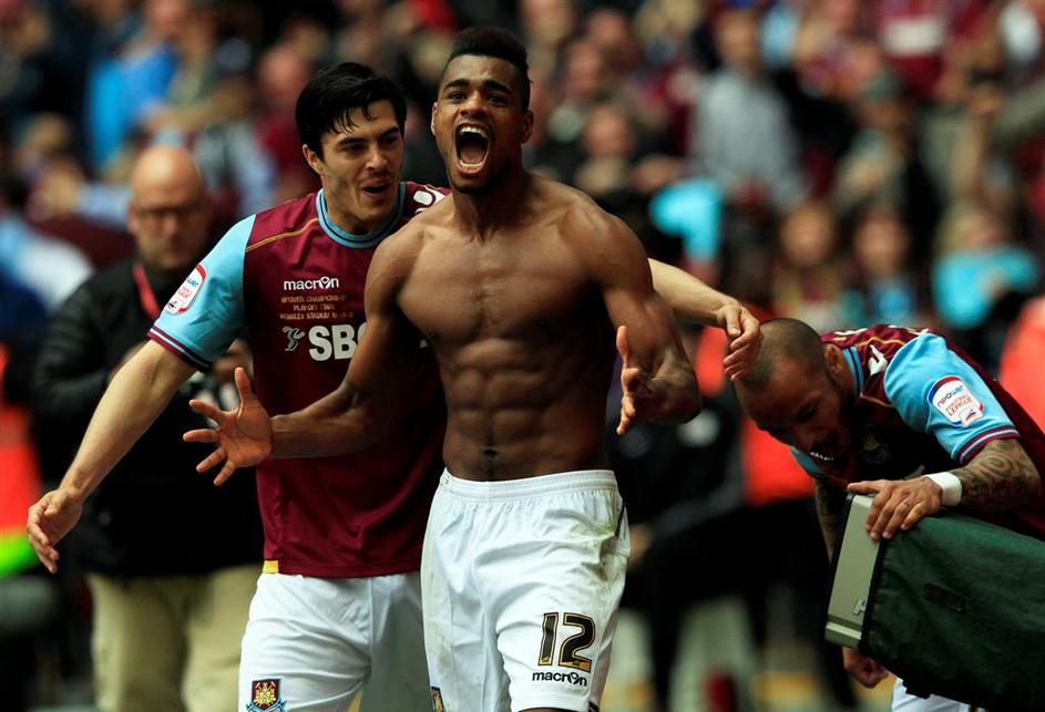 Vaz Te Tomkins Faubert kamera Blackpool West Ham United Championship Premier Lea