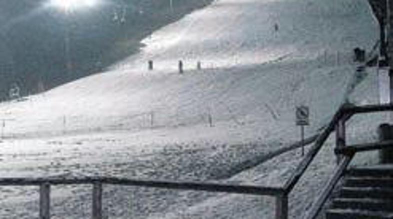 Na Pohorju nekateri uživajo tudi v nočni smuki.