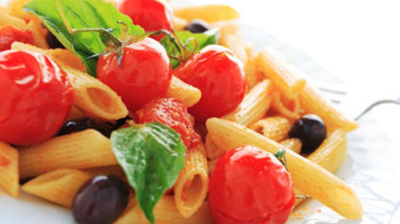 Okrasite jih z blanširanim ali svežim češnjevim paradižnikom.