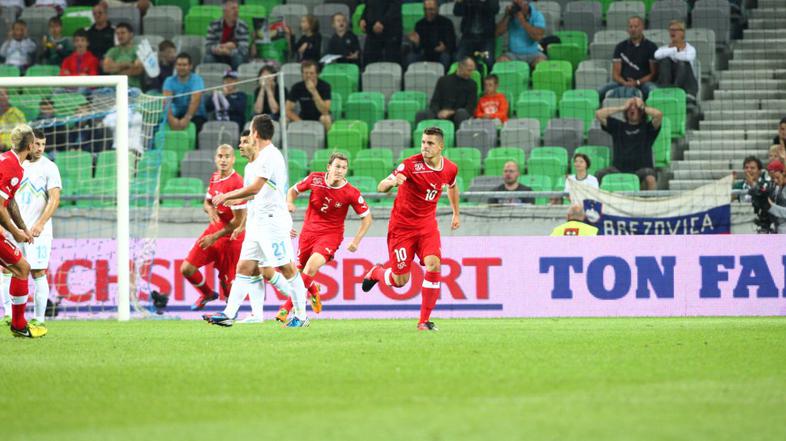 Slovenija Švica Xhaka veselje zadetek