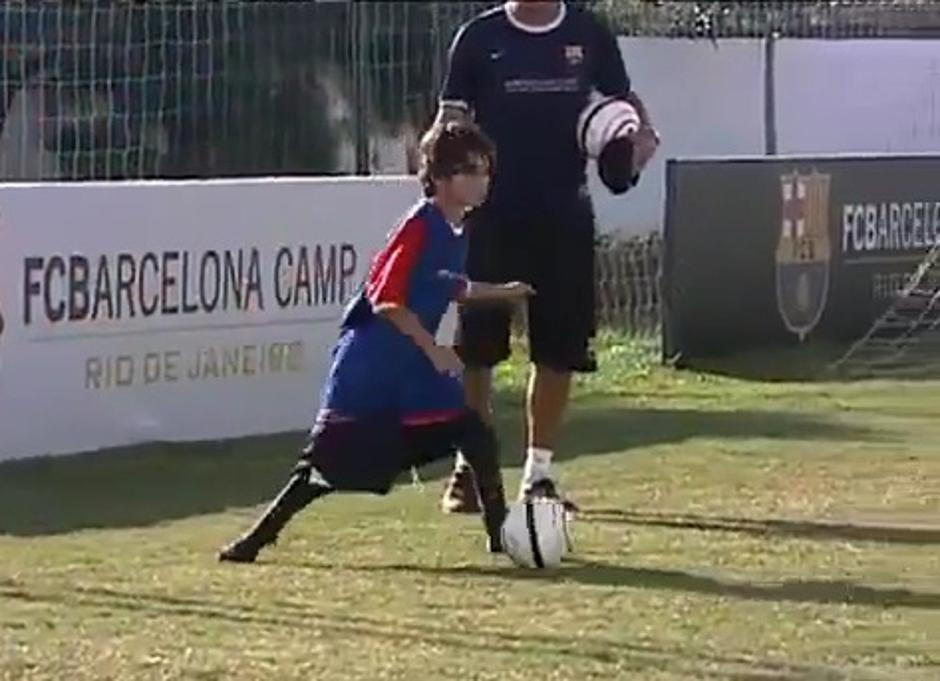 deček brez nog brazilija gabriel | Avtor: Youtube