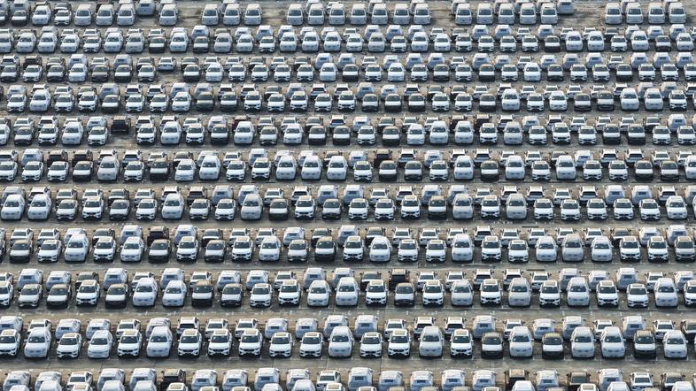 Kitajska proizvodnja avtov, parkirišče, tovarna