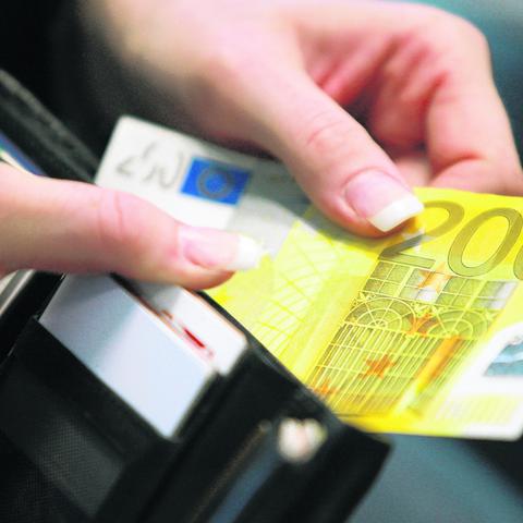 ilustracija 200 Evrov, Euro, bankovec, denarnica, placilo, denar, valuta, foto: 