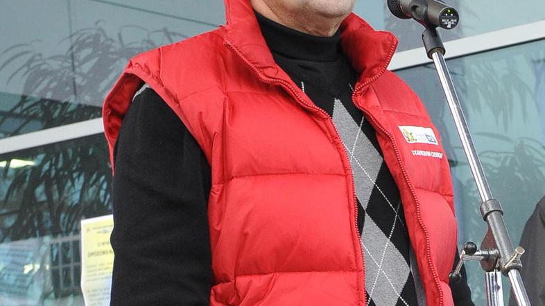 "Nimam službenega avta. Teš ima dva službena passata, ki ju lahko uporablja kakš