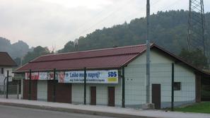 Tudi tega transparenta od včeraj ni več na muzeju elektroprenosa, ki je edini te