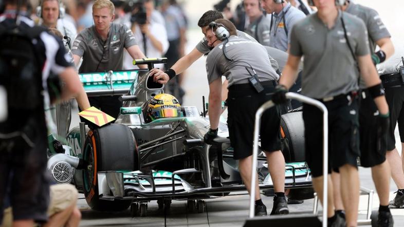 Hamilton VN Bahrajna Sakhir Manama trening