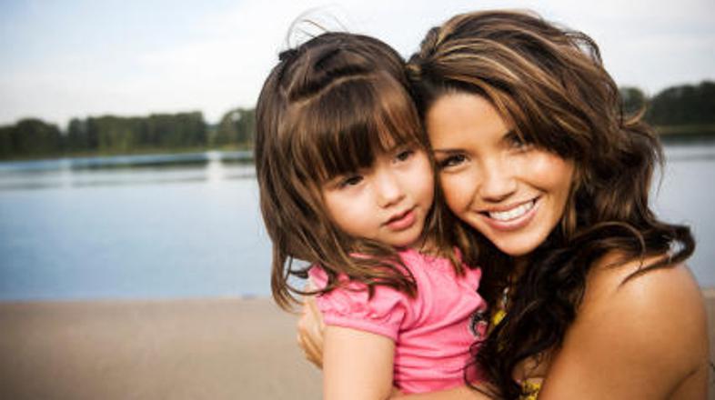 Če otroku postavite meje, to še ne pomeni, da ga nimate radi, zato mu to jasno r