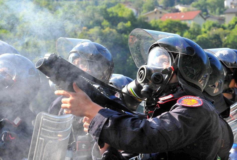 Spopad med policisti in nasprotniki gradnje železniškega predora.
