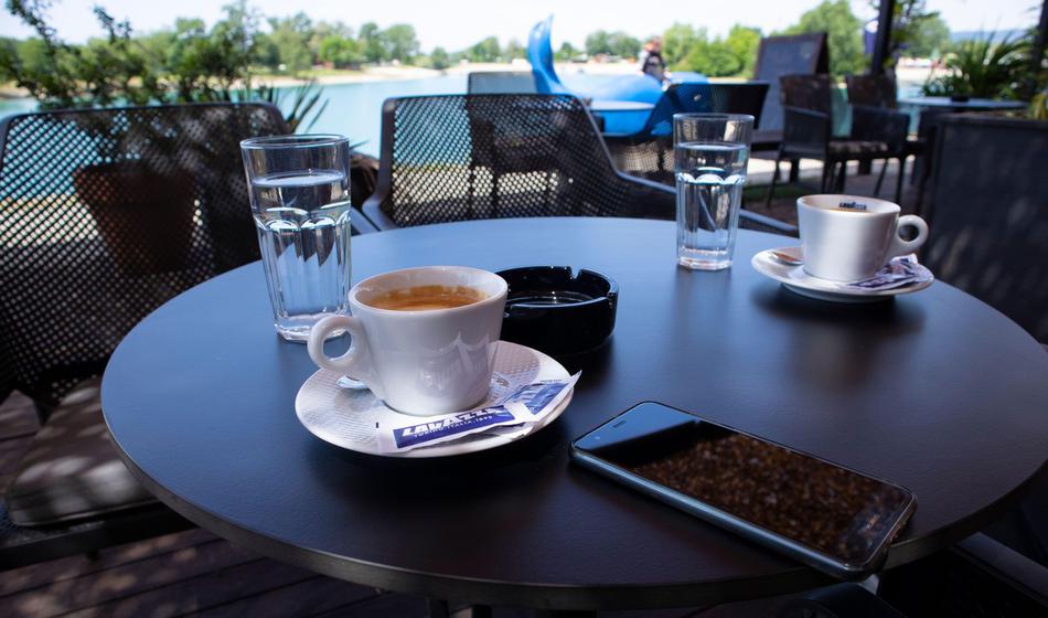 Konec za majhne vrečke sladkorja ob kavi in kečapa ob pici