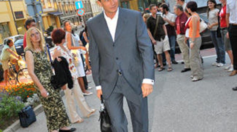 Pahorjeva SD je še vedno na prvem mestu med strankami.