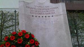 Napis na spomeniku OF