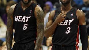Zasluženo nasmejana Dwyane Wade in LeBron James. (Foto: Reuters)