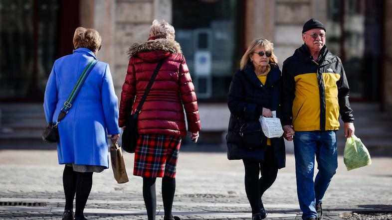 starejši, upokojenci