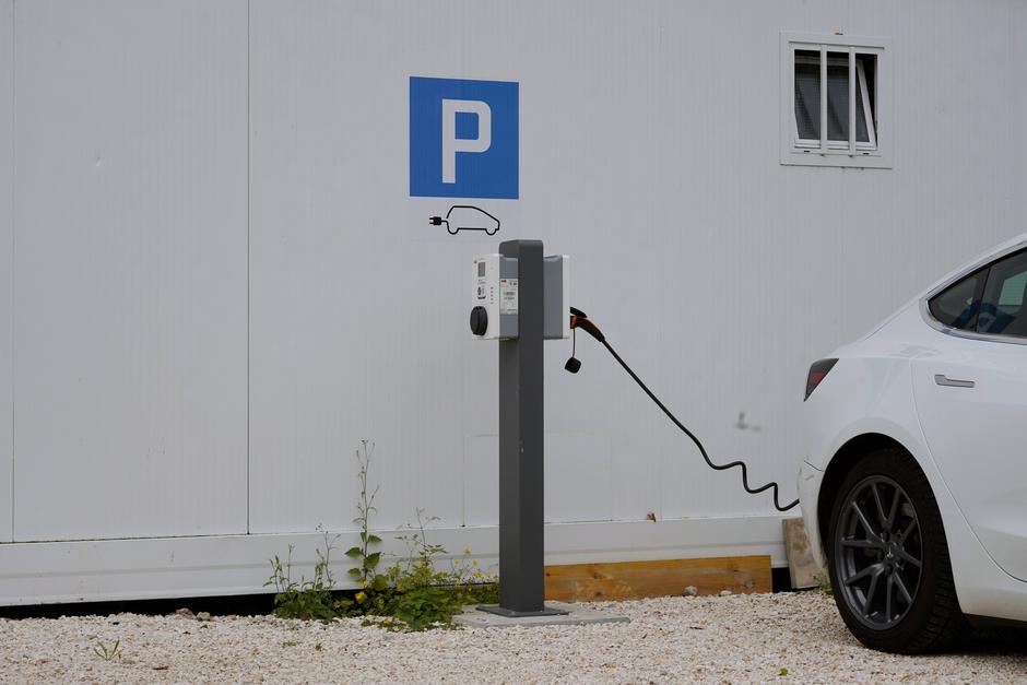 Polnilnica za e-avto | Avtor: Profimedia