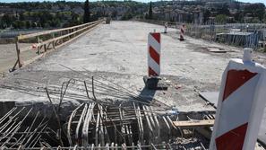 Kdaj bo konec prometnih zagat zaradi rekonstrukcije semedelskega nadvoza, še ni 