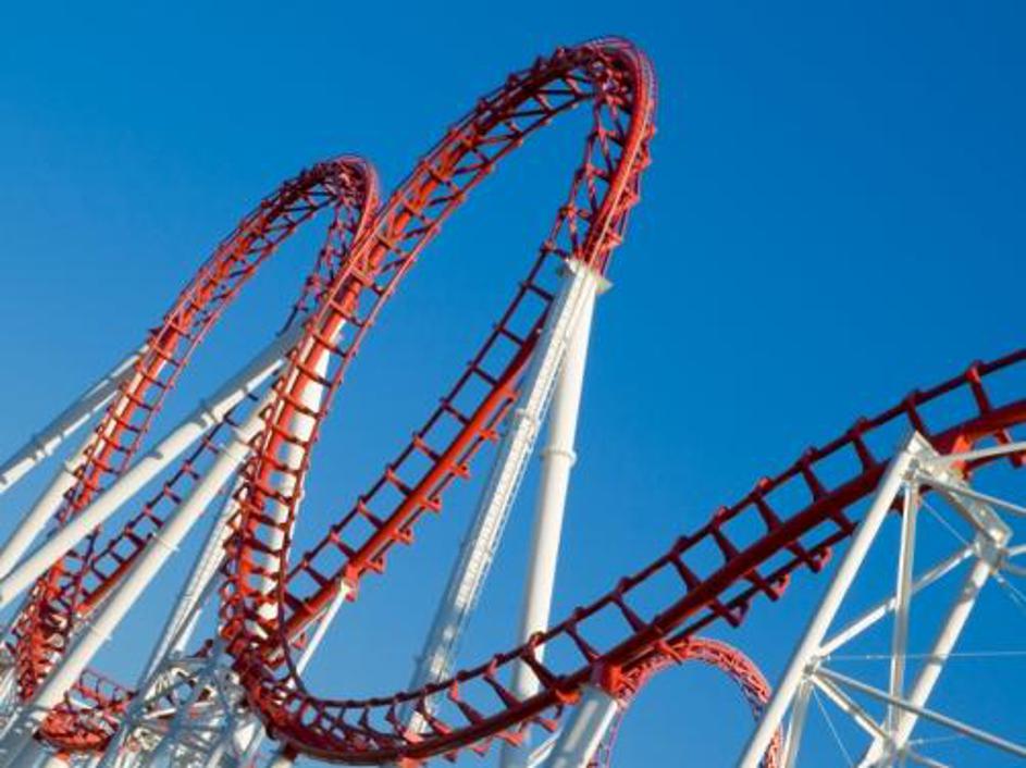 Podobno kot razgledna kolesa tudi strašljivi in hkrati zabavni vlakci smrti ves 