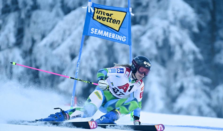Odstop najboljše veleslalomistke sezone, Bucik Joganova za las v finale