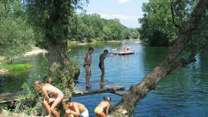 V Sloveniji lahko brez strahu skačete v vodo. (Foto: Goran Roče)