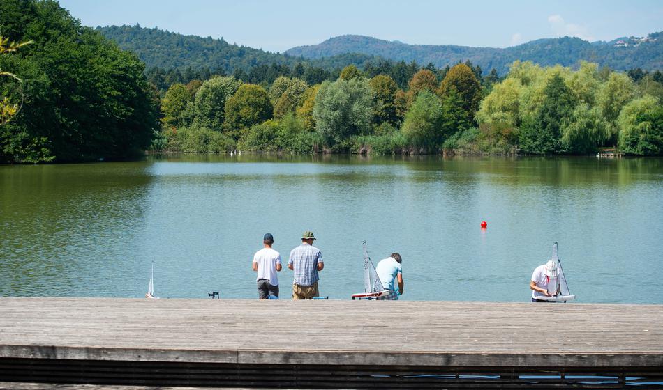 Vreme: Temperature spet do 34 °C, nato prihajajo hladna fronta in nevihte
