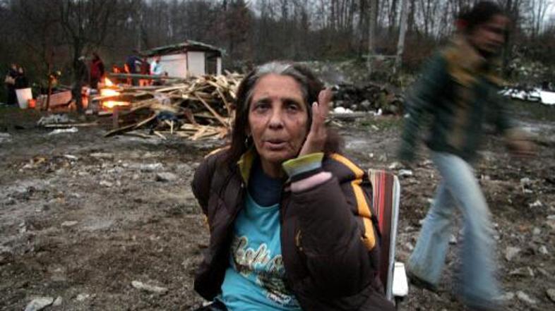 Na MDDSZ so nam povedali, da bi lahko družina z dvema otrokoma skupno prejela 74