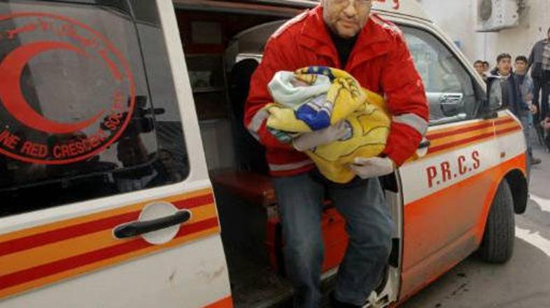 Napadi so od srede zahtevali že več kot 50 žrtev, med katerimi je veliko civilis