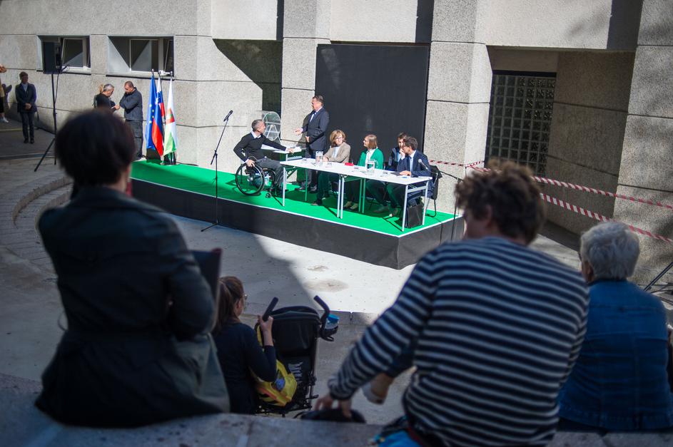 Javno žrebanje dobitnikov stanovanj za mlede v Ljubljani.