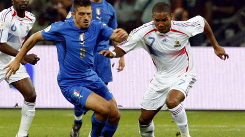 V Milanu sta se pomerili Italija in Francija. Končalo se je brez zadetkov, gleda