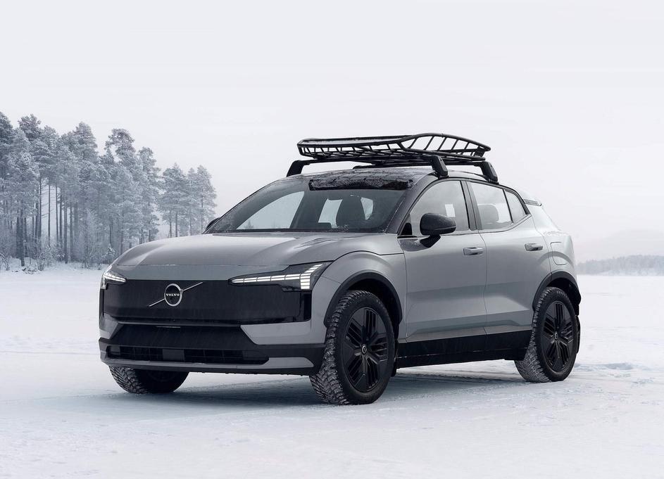 Volvo EX30 cross country
