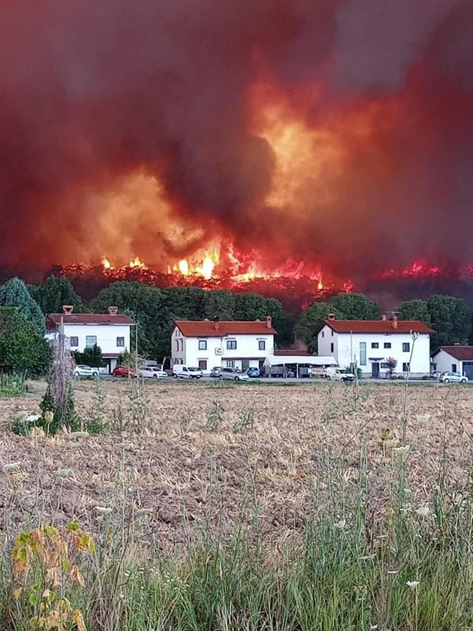 Požar v Mirnu | Avtor: Facebook/Jan Ožbot