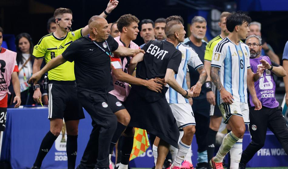 Kazen, ker sta po tekmi dejala, da je SP nameščeno za Argentino