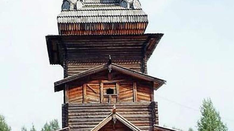 Ruska arhitektura je v večini povezana z religijo. Gracioznost lesene arhitektur