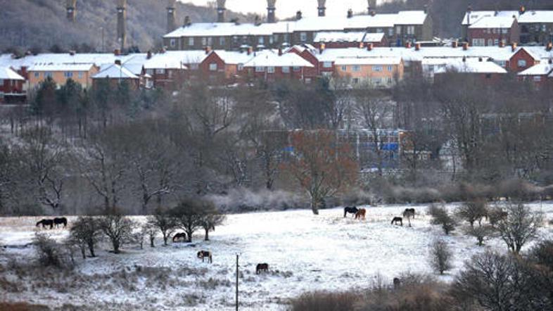 Sneg je prekril severovzhodno Anglijo.