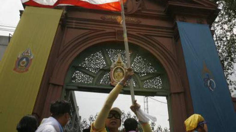 Politična kriza na Tajskem traja že šest tednov.