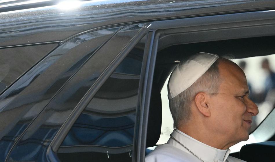 Papeža operirali, takšne so prve novice