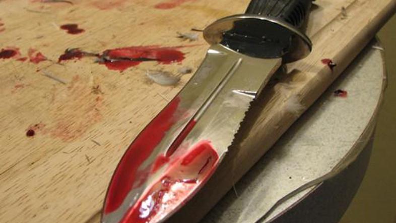 Žena je bila na moža tako jezna, da mu je odrezala roko.