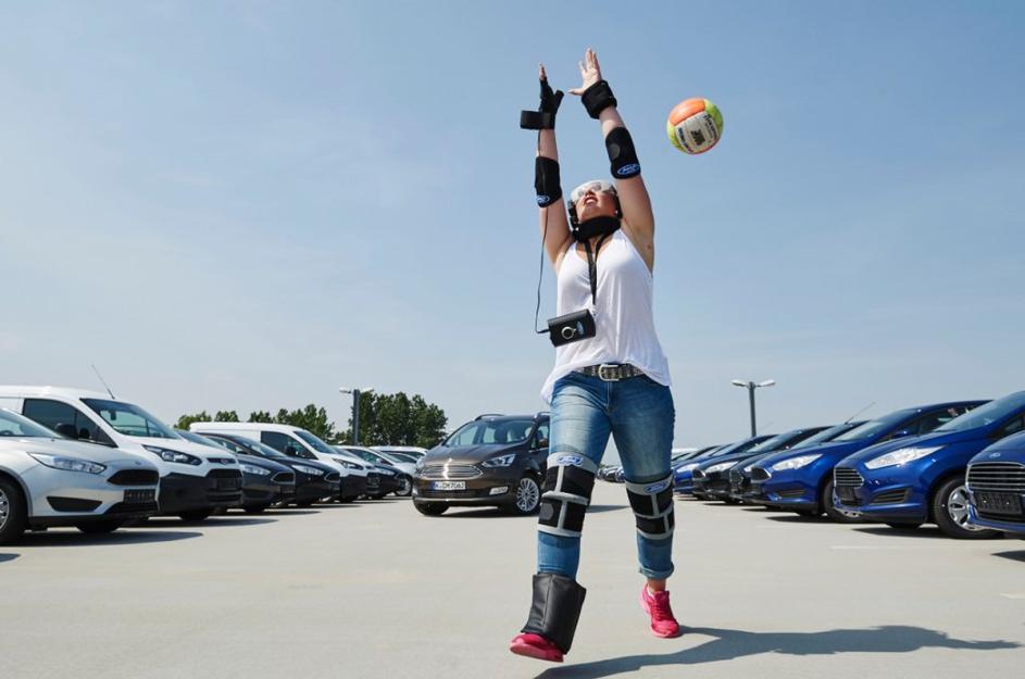 Ford razvil obleko, ki bo mlade odvračala od vožnje pod vplivom drog