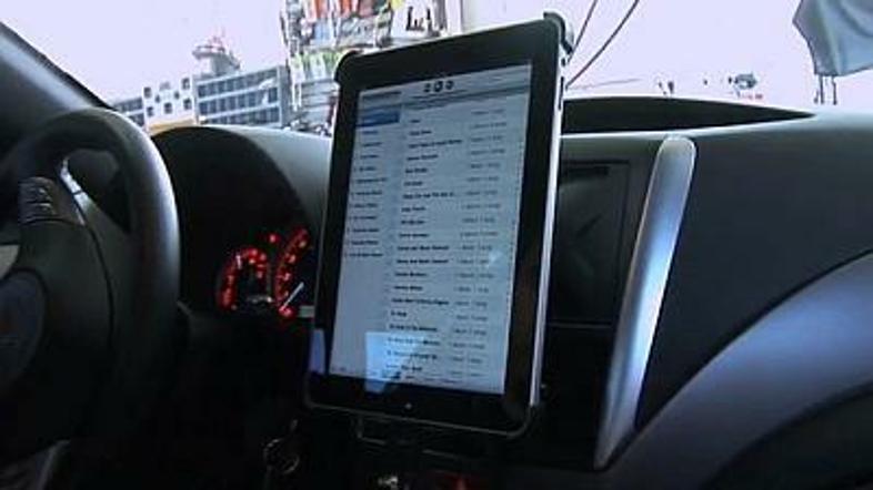 iPad v avtomobilu. (Foto: YouTube)