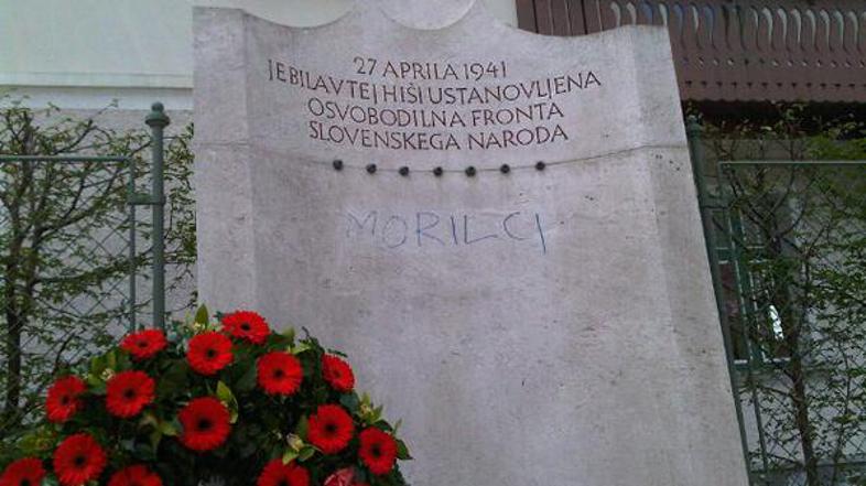 Napis na spomeniku OF