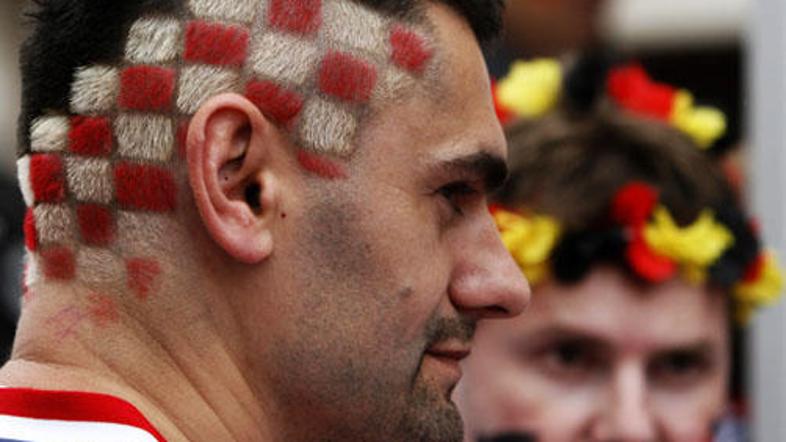 V Celovcu se od sinoči zbirajo hrvaški in nemški navijači.