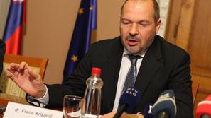 Križanič ocenjuje, da bo od rebalansa zaradi Grčije in morebitne dokapitalizacij